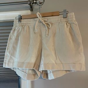 New with tags. Old Navy women’s shorts. Size M.